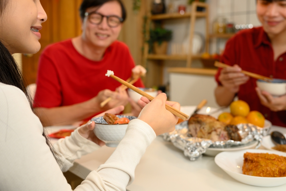 從圍爐吃到初五？醫揭：過年飲食最傷身的不是油膩，而是腸胃沒下班！